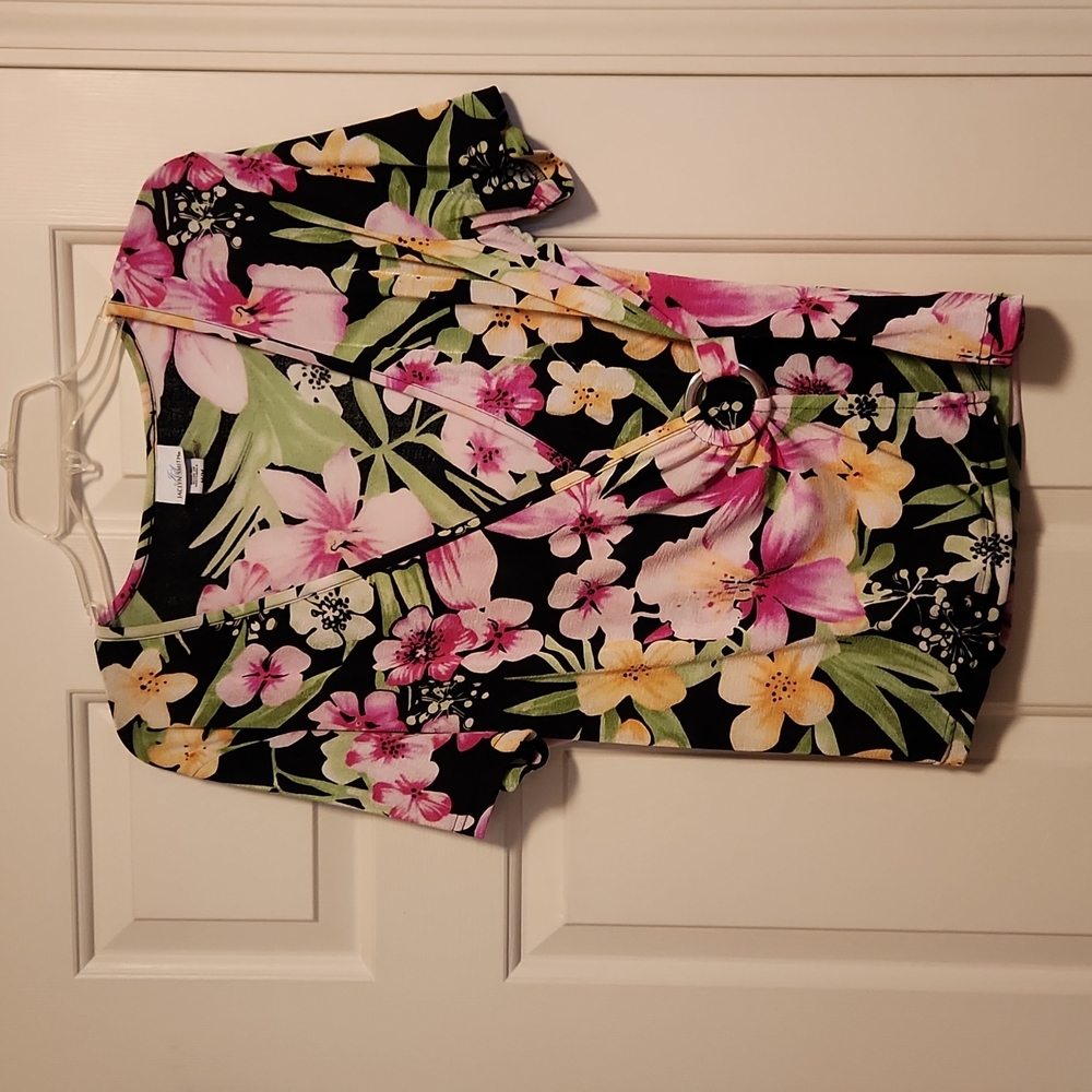Jaclyn Smith size medium top